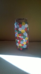 vaso con bottiglia di plastica decorato