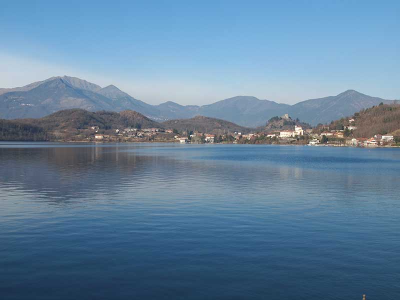 lago-grande-_the-great-lake_-in-susa-valley_-avigliana_-turin_-italy